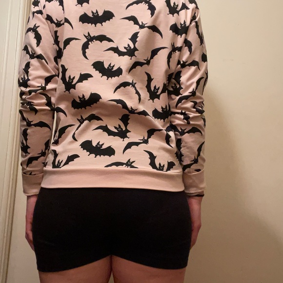 Light Pastel Pink Bat Sweater H&M Divided - Picture 5 of 5